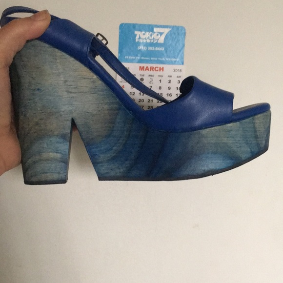 Blue open toed heels - Picture 4 of 4